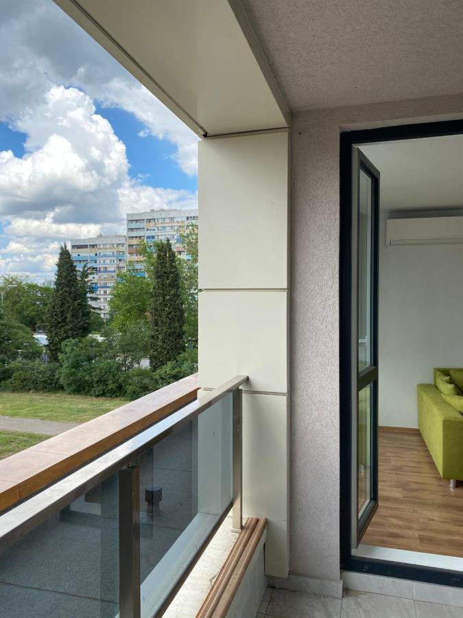 The Ideal Apartment Burgas Bagian luar foto