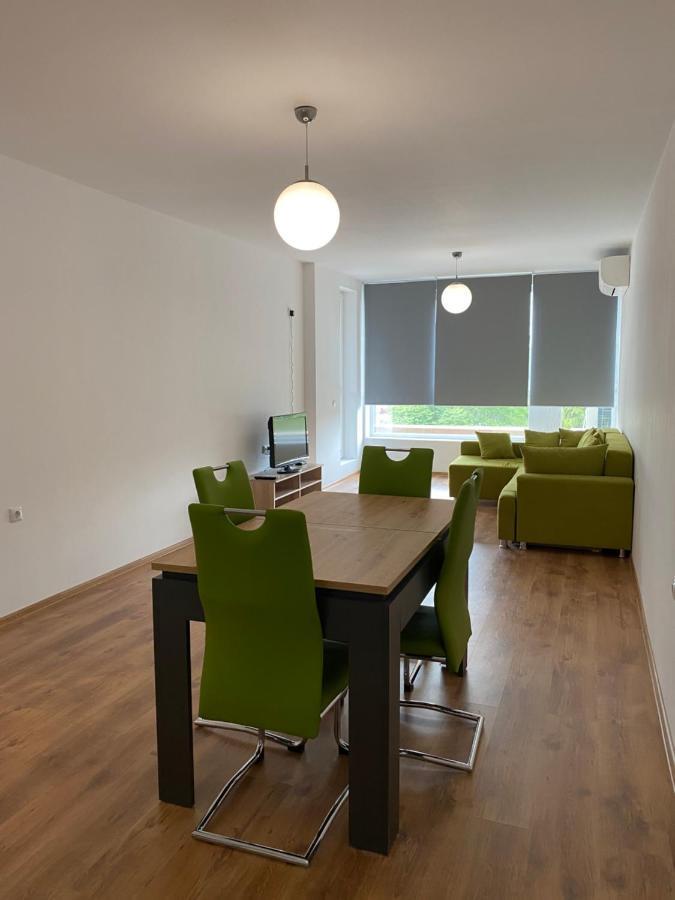 The Ideal Apartment Burgas Bagian luar foto