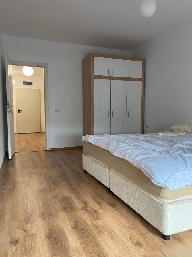 The Ideal Apartment Burgas Bagian luar foto